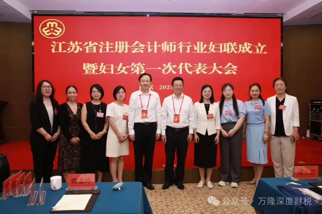 ʩС��Ůʿ��ѡΪ����ʡע����ʦ��ҵ��Ů��һ�δ���������